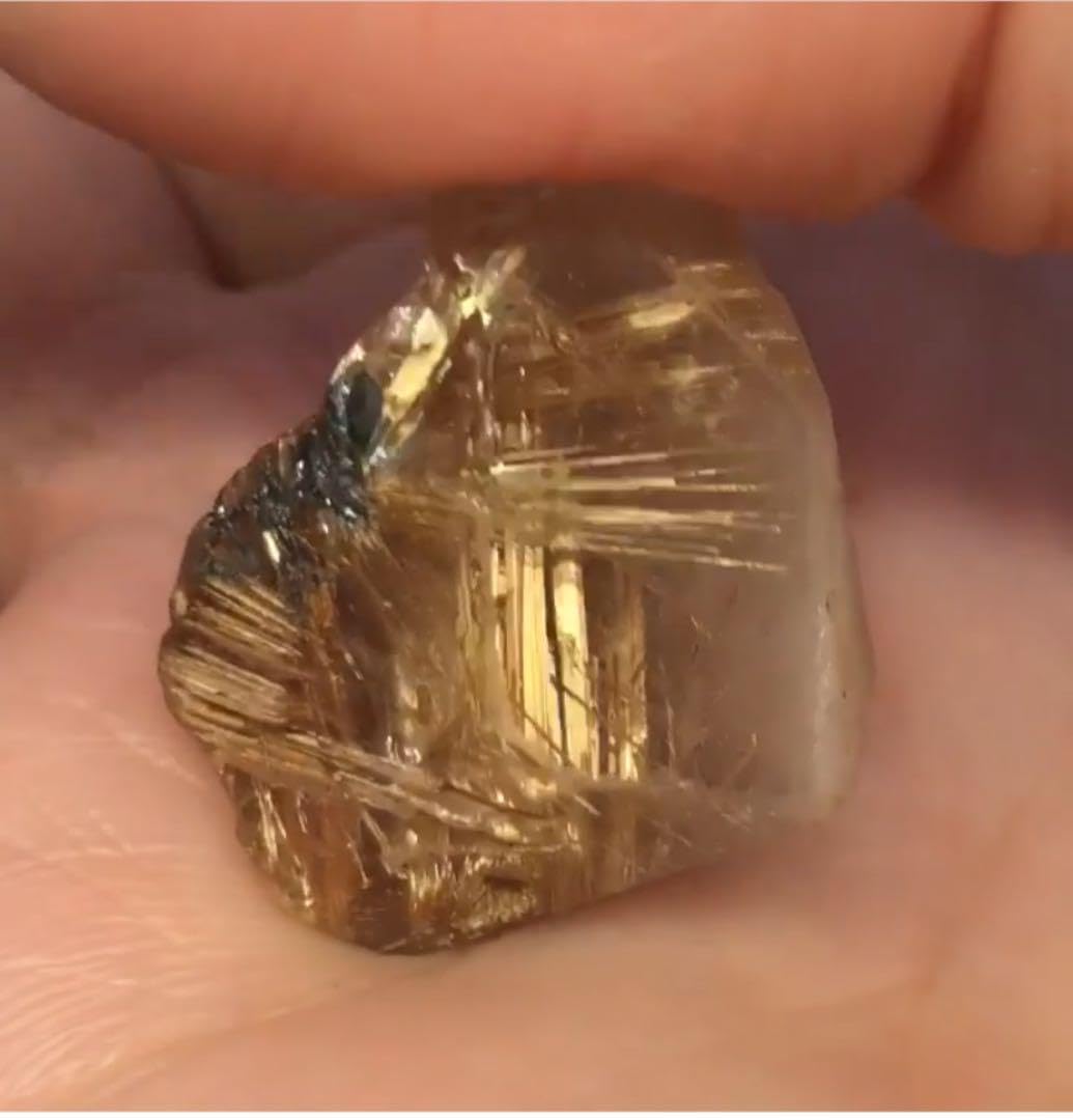 Amazon.co.jp: ルチルクォーツ原石 金針ぎっしり 金塊ギラギラ
